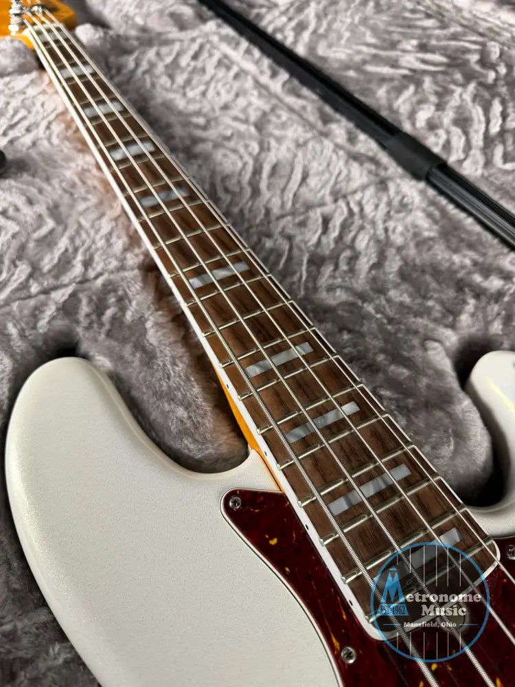 Fender American Ultra Jazz Bass (2022) w/OHSC - Arctic Pearl (Used) - Metronome Music