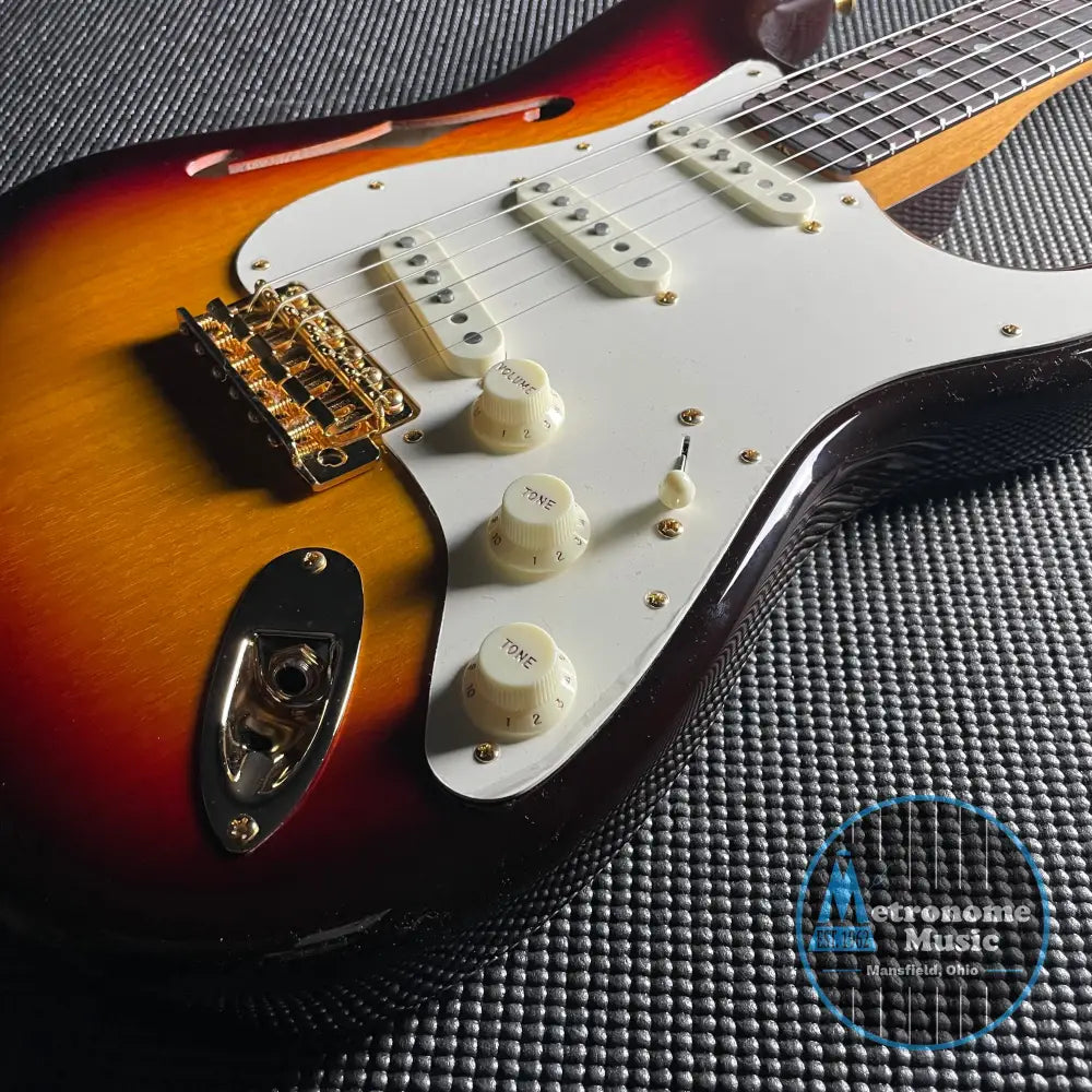 Fender Artisan Korina Stratocaster, Rosewood- Chocolate 3-Color Sunburst (7lbs 12oz) - Metronome Music Inc.
