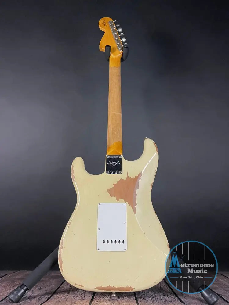 Fender Custom Shop 1967 Stratocaster, Heavy Relic- Aged Vintage White (8lbs 1oz) - Metronome Music Inc.