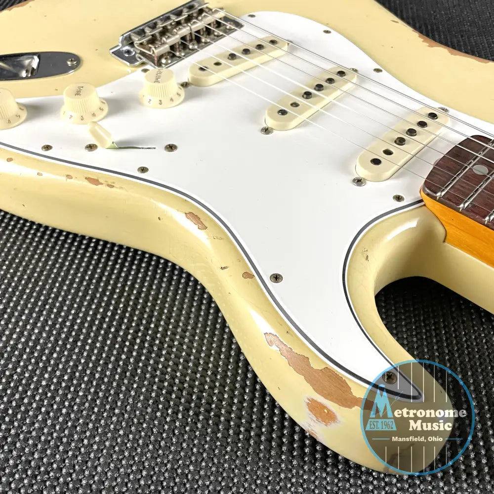 Fender Custom Shop 1967 Stratocaster, Heavy Relic- Aged Vintage White (8lbs 1oz) - Metronome Music Inc.