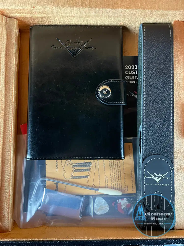 Fender Custom Shop 1967 Stratocaster, Heavy Relic- Aged Vintage White (8lbs 1oz) - Metronome Music Inc.