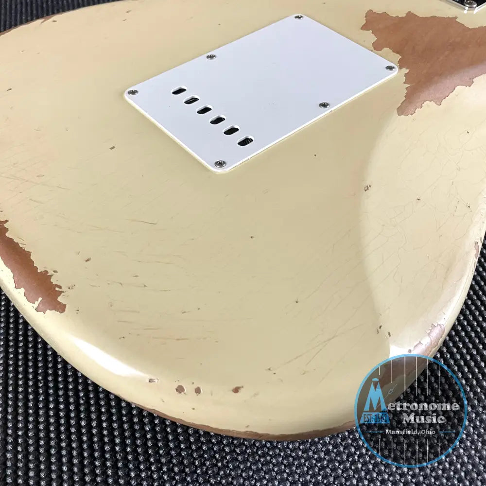 Fender Custom Shop 1967 Stratocaster, Heavy Relic- Aged Vintage White (8lbs 1oz) - Metronome Music Inc.