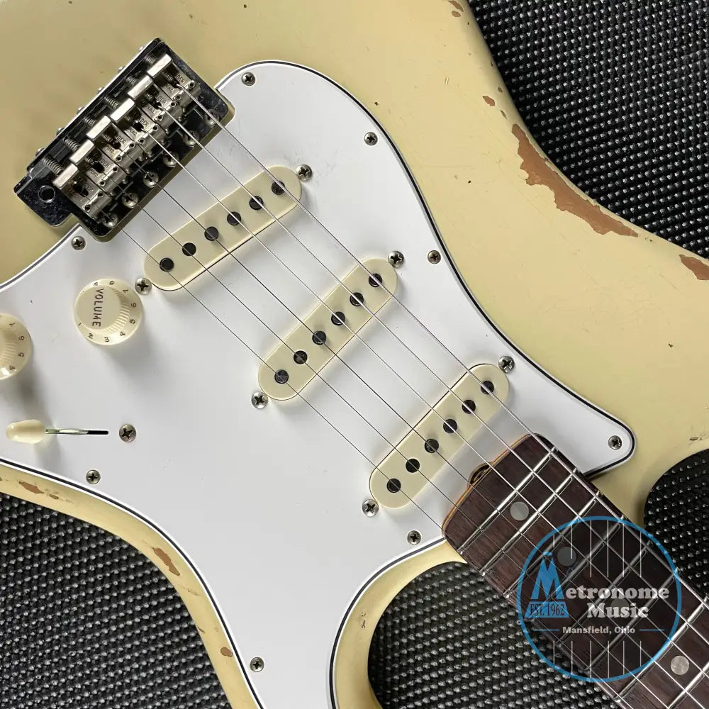 Fender Custom Shop 1967 Stratocaster, Heavy Relic- Aged Vintage White (8lbs 1oz) - Metronome Music Inc.