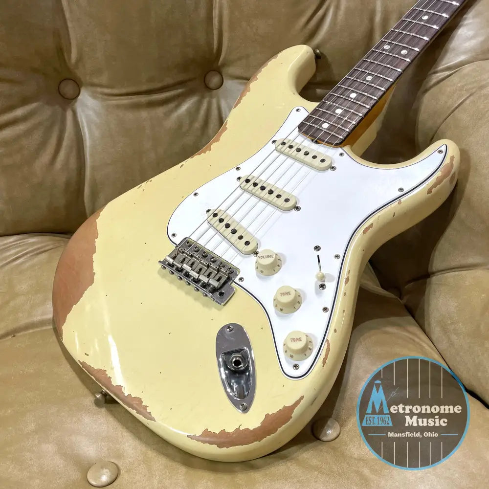 Fender Custom Shop 1967 Stratocaster, Heavy Relic- Aged Vintage White (8lbs 1oz) - Metronome Music Inc.
