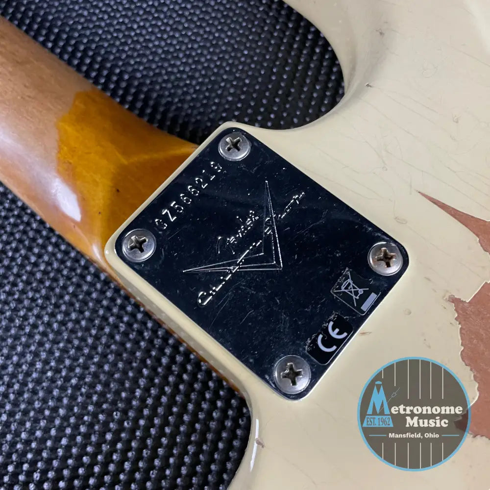 Fender Custom Shop 1967 Stratocaster, Heavy Relic- Aged Vintage White (8lbs 1oz) - Metronome Music Inc.