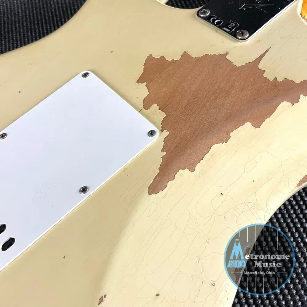 Fender Custom Shop 1967 Stratocaster, Heavy Relic- Aged Vintage White (8lbs 1oz) - Metronome Music Inc.