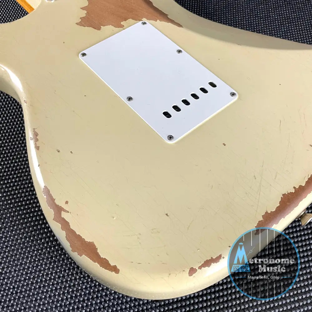 Fender Custom Shop 1967 Stratocaster, Heavy Relic- Aged Vintage White (8lbs 1oz) - Metronome Music Inc.