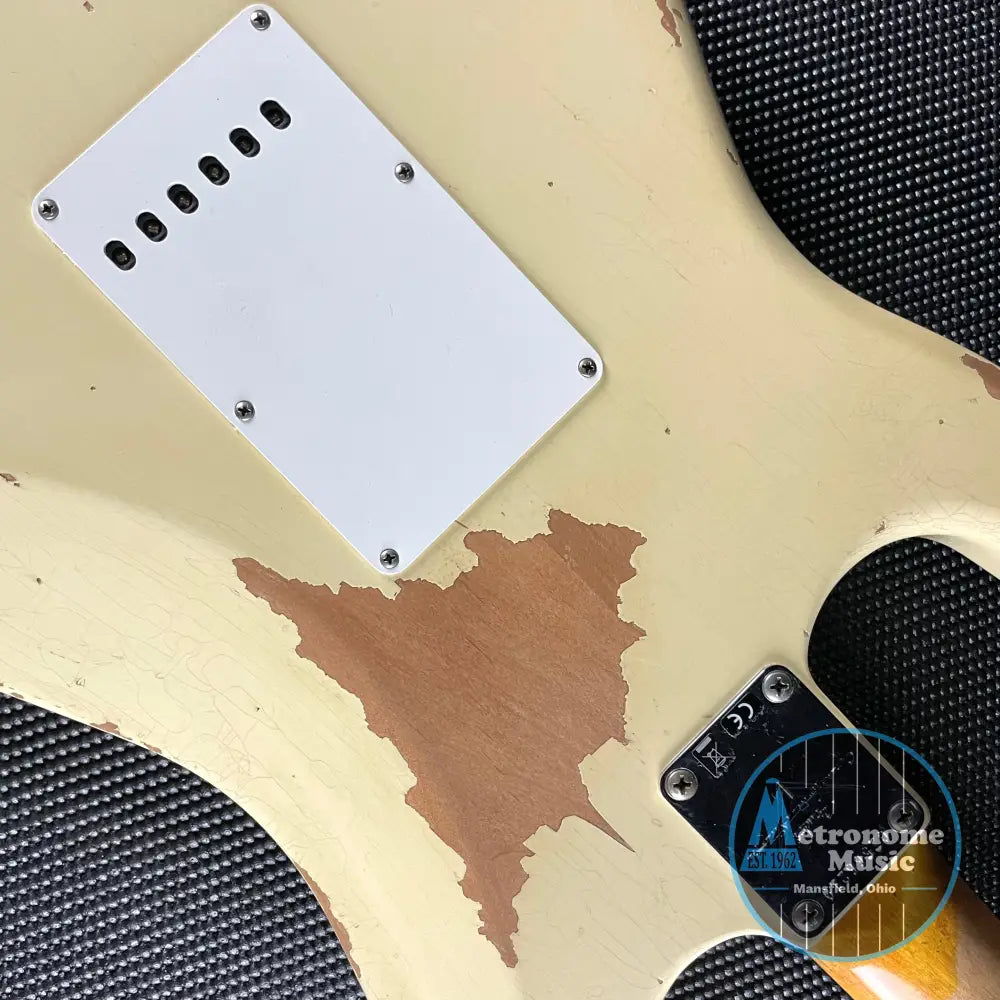 Fender Custom Shop 1967 Stratocaster, Heavy Relic- Aged Vintage White (8lbs 1oz) - Metronome Music Inc.