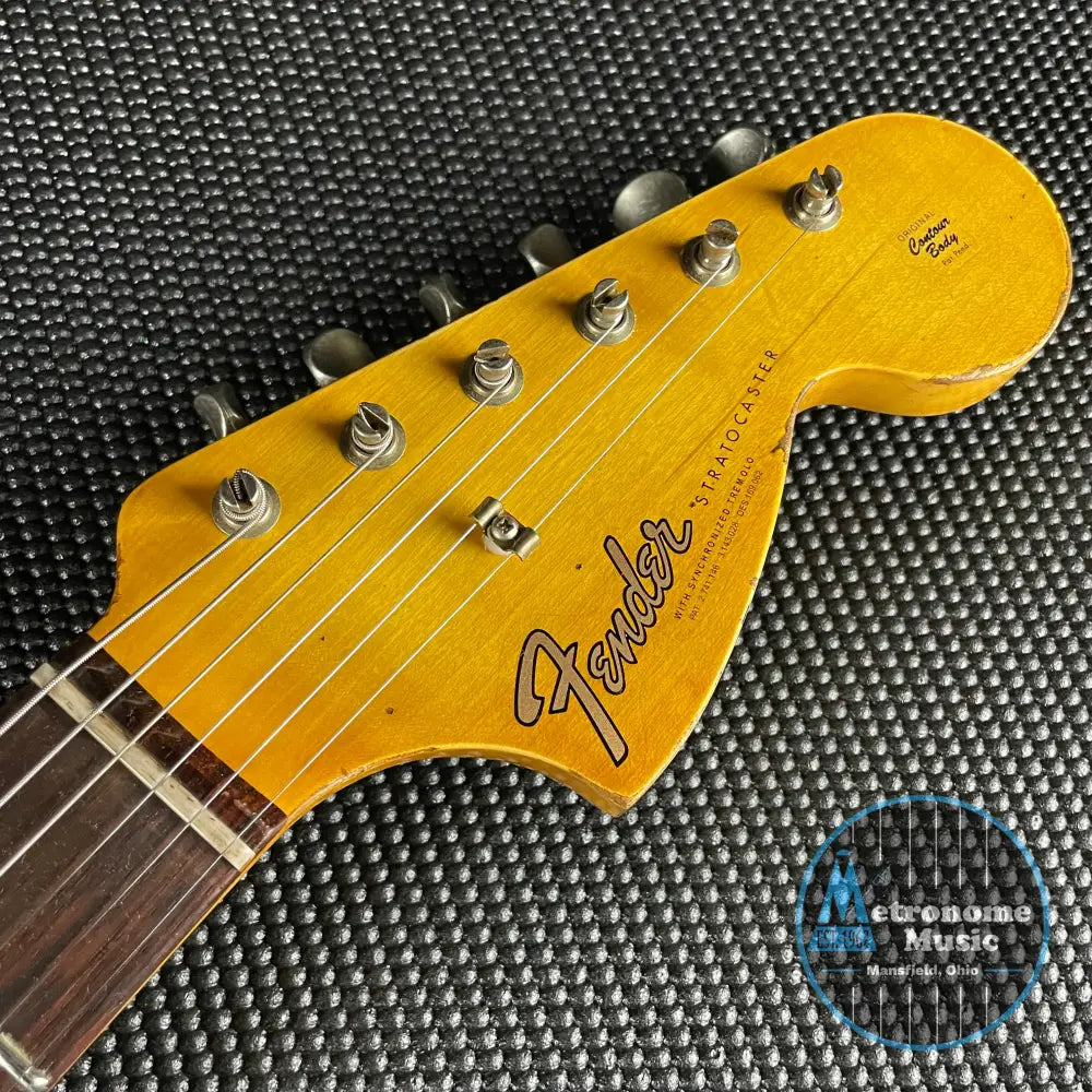 Fender Custom Shop 1967 Stratocaster, Heavy Relic- Aged Vintage White (8lbs 1oz) - Metronome Music Inc.