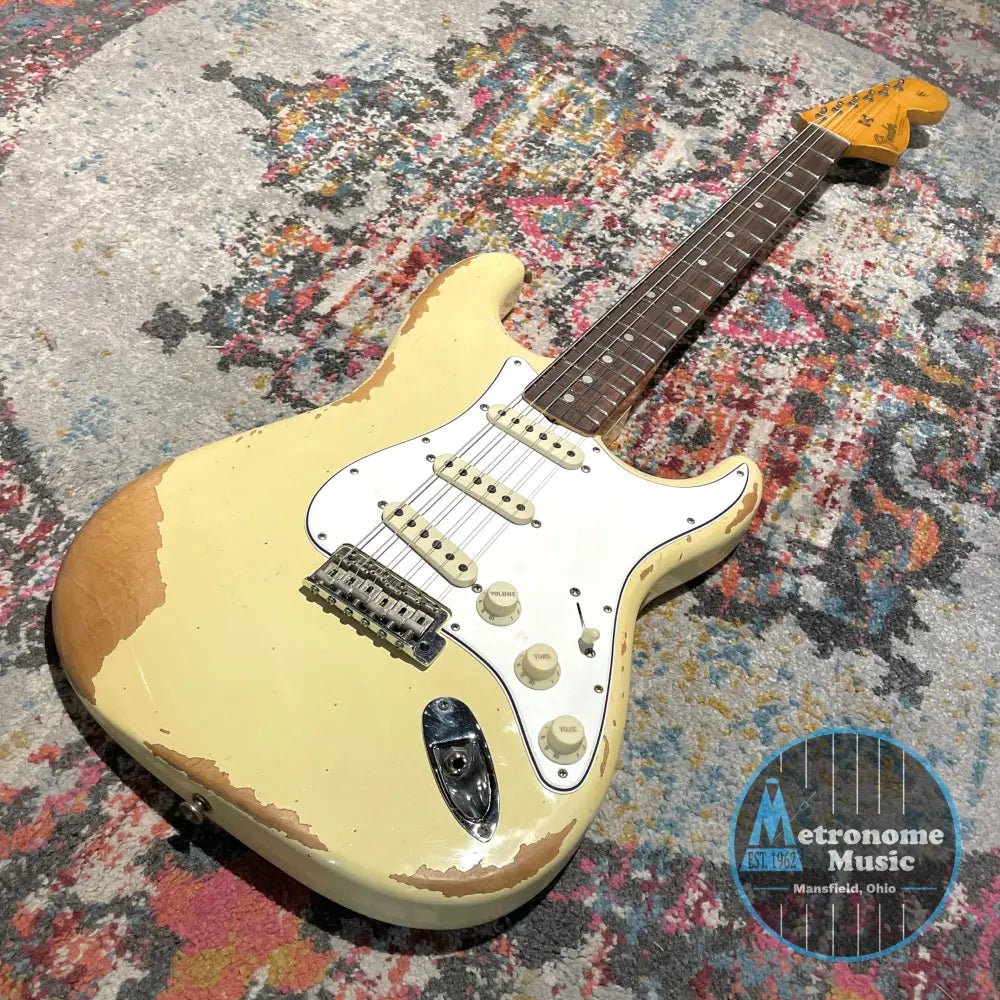 Fender Custom Shop 1967 Stratocaster, Heavy Relic- Aged Vintage White (8lbs 1oz) - Metronome Music Inc.
