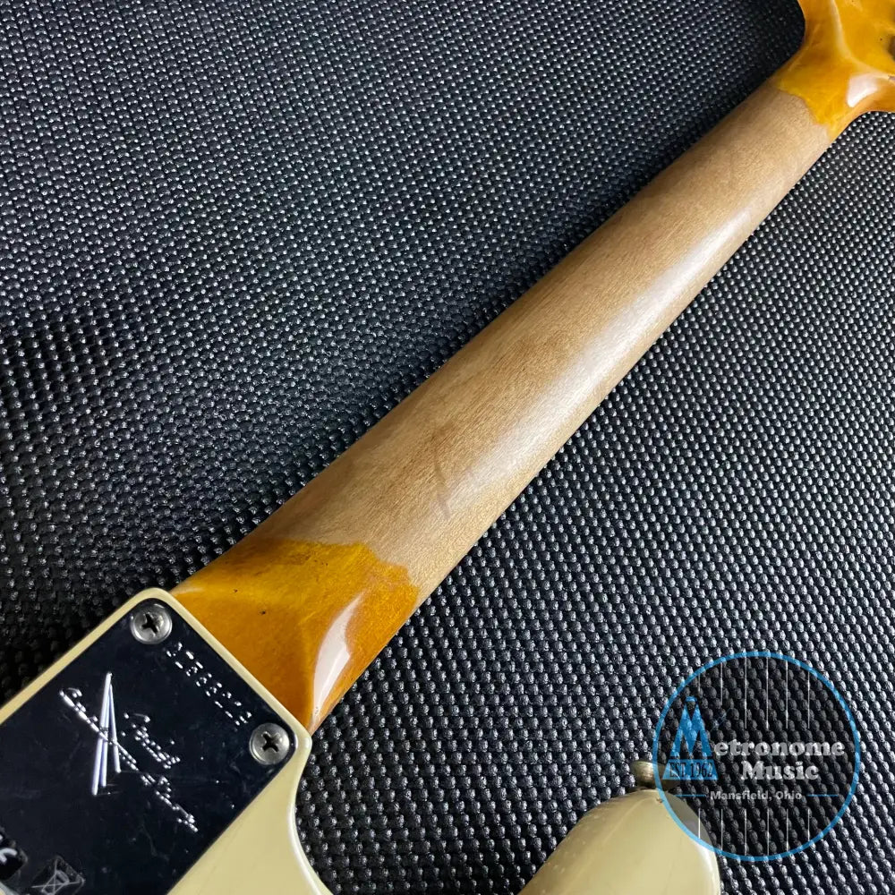 Fender Custom Shop 1967 Stratocaster, Heavy Relic- Aged Vintage White (8lbs 1oz) - Metronome Music Inc.