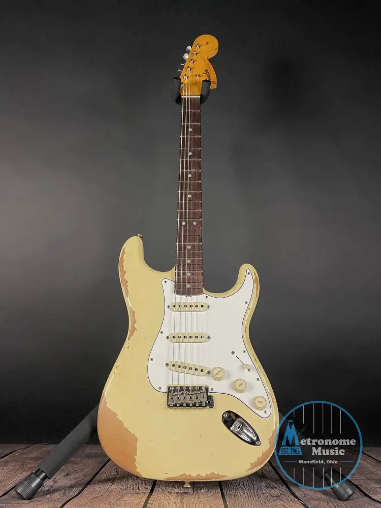 Fender Custom Shop 1967 Stratocaster, Heavy Relic- Aged Vintage White (8lbs 1oz) - Metronome Music Inc.