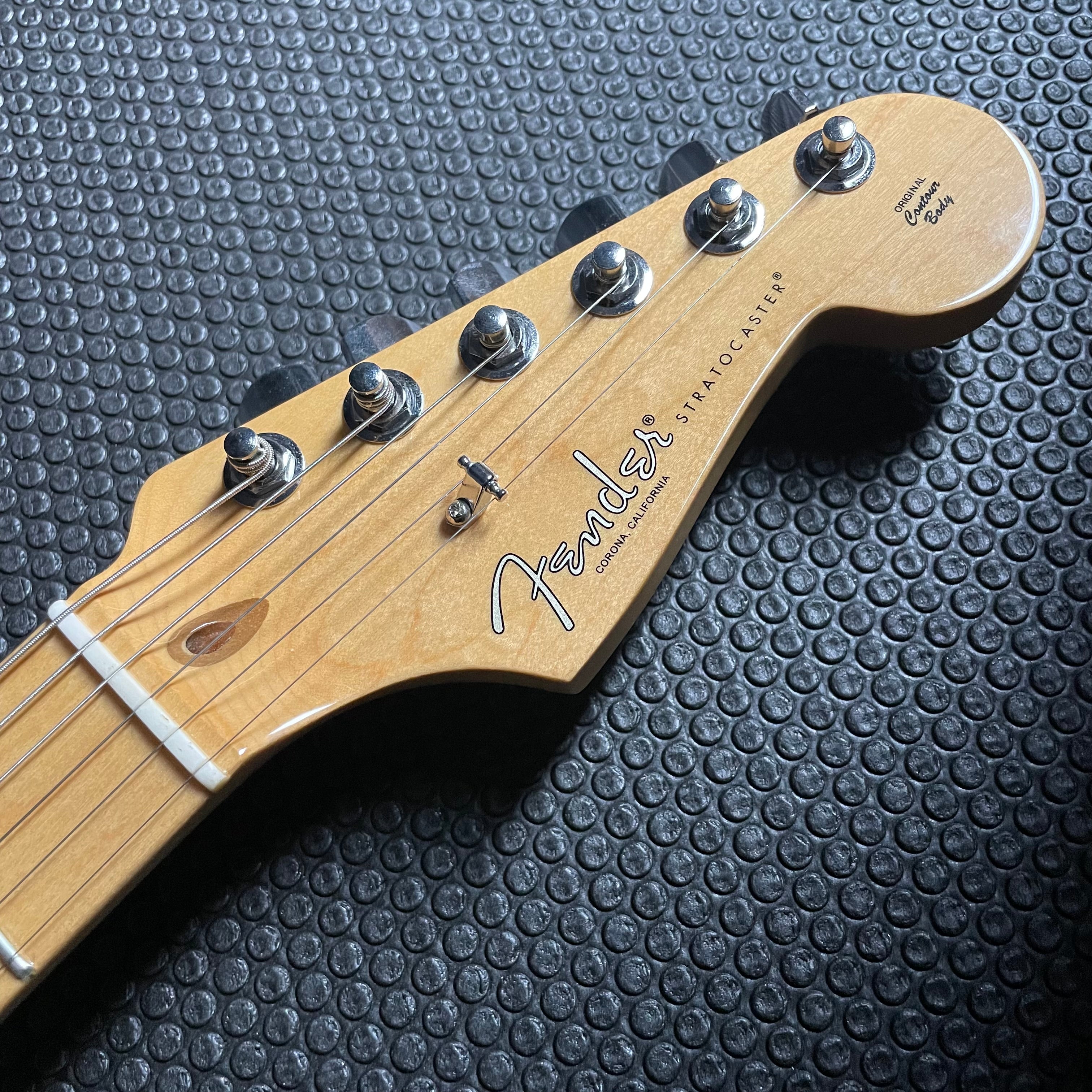 Fender American Pro Stratocaster w/OHSC- Olympic White (2017)