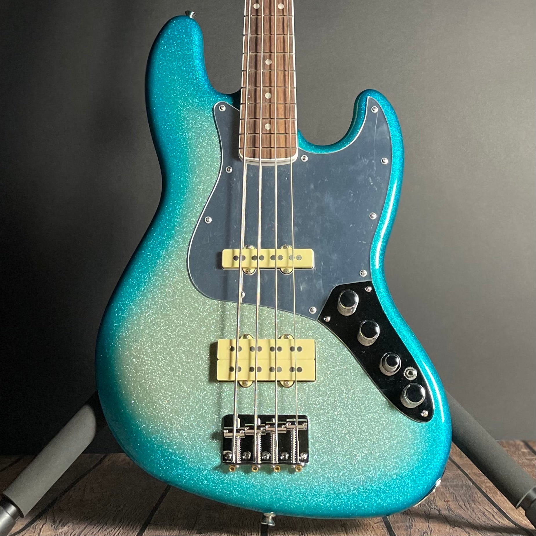 Fender Limited Player Plus, Blu DeTiger Jazz Bass, Rosewood- Sky Burst Sparkle - Metronome Music Inc.