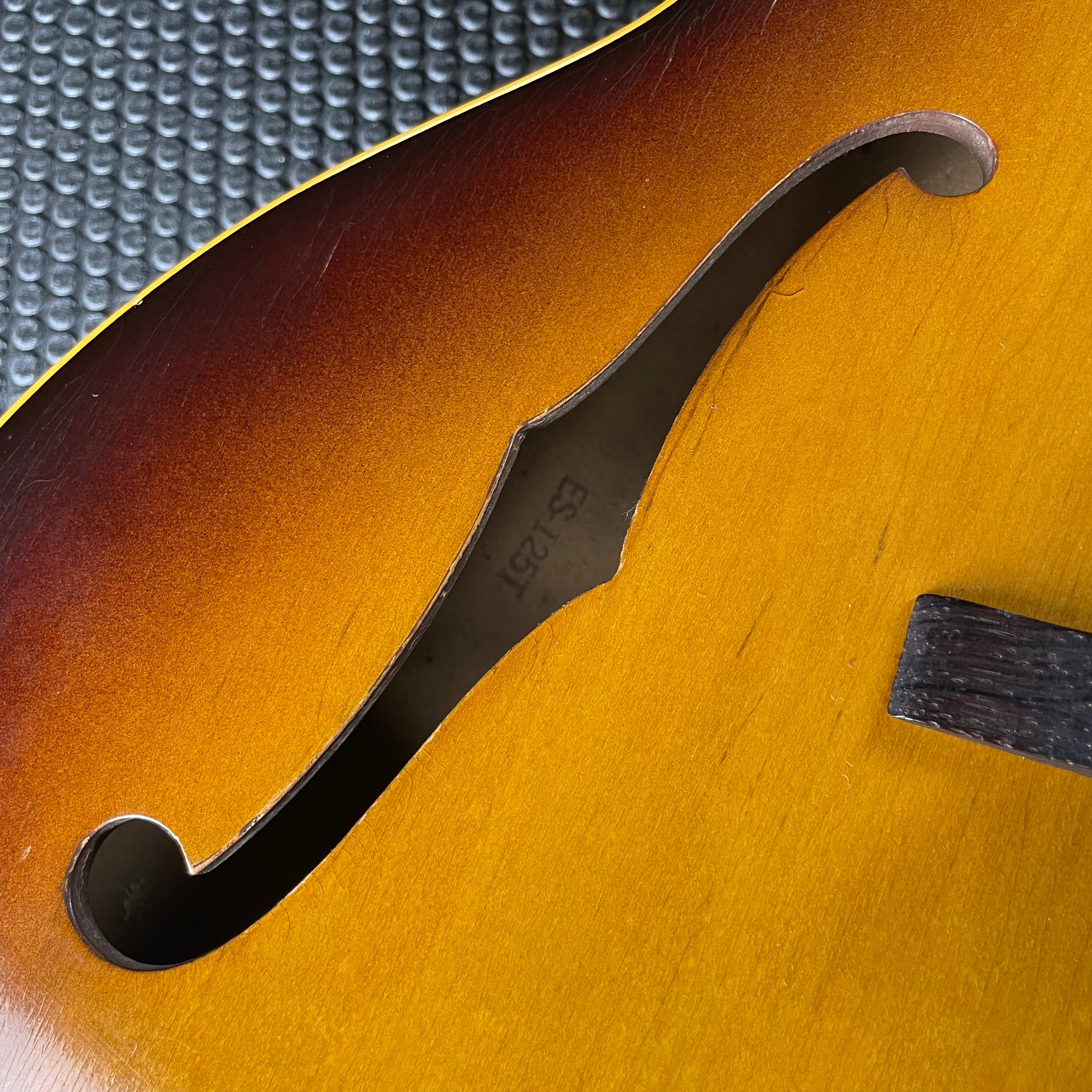 Gibson ES-125T Thinline, Hollow-Body (1957) - Metronome Music Inc.