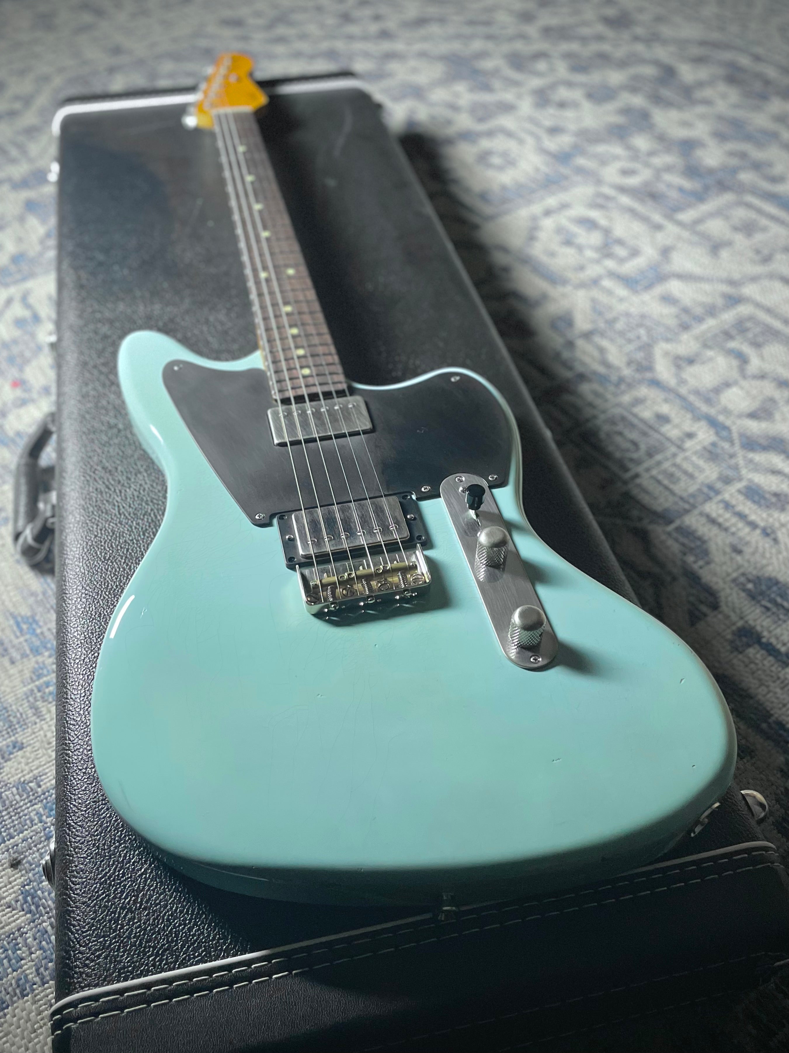 LsL Instruments "Illysa" Silverlake HH, Rosewood, 22-Fret- Sonic Blue (7lbs 8oz) - Metronome Music Inc.