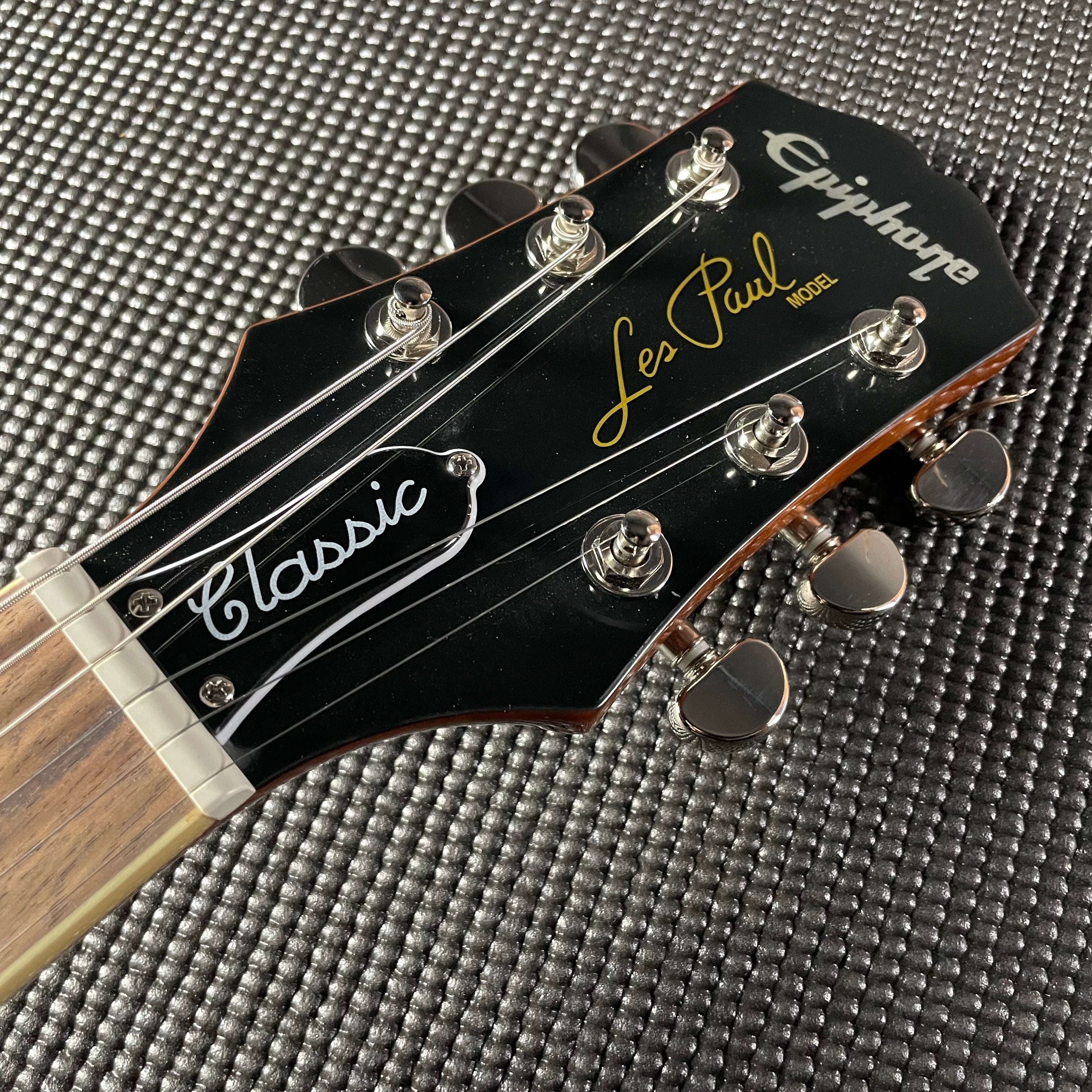 Epiphone Les Paul Classic- Honeyburst (8lbs 8oz) - Metronome Music Inc.