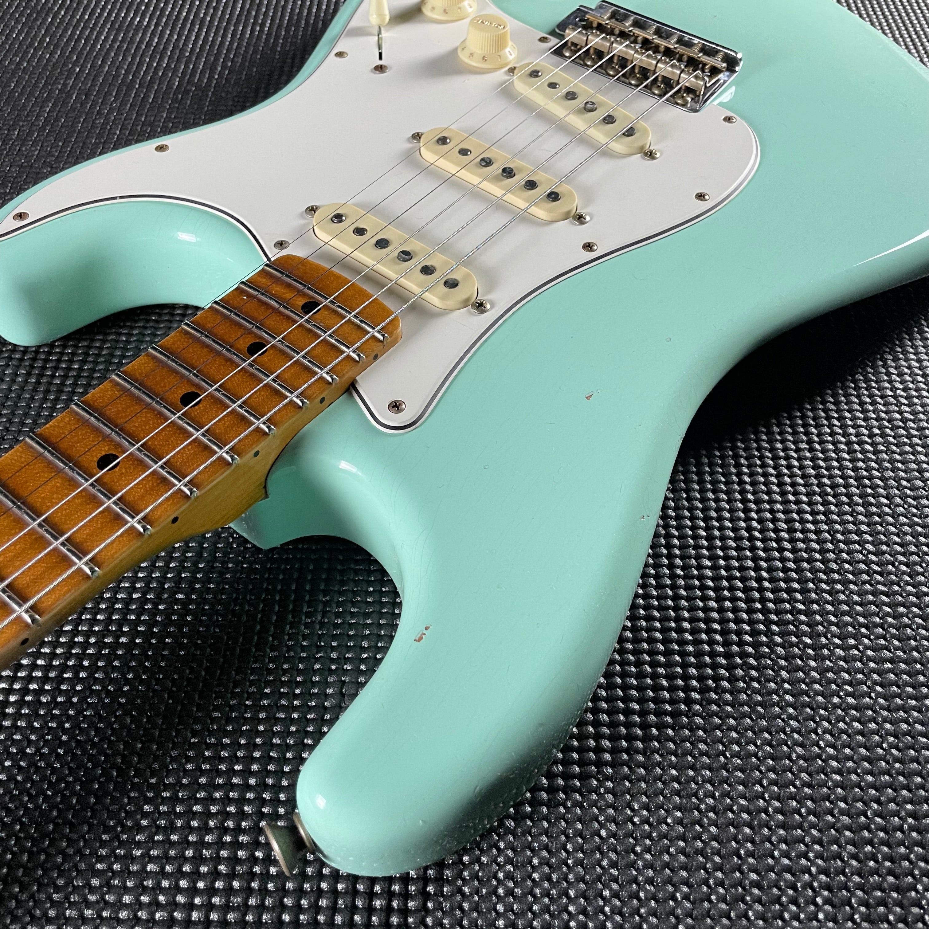Fender Custom Shop Postmodern Strat, Journeyman Relic, Quartersawn Maple- Aged Surf Green (7lbs 13oz) - Metronome Music Inc.