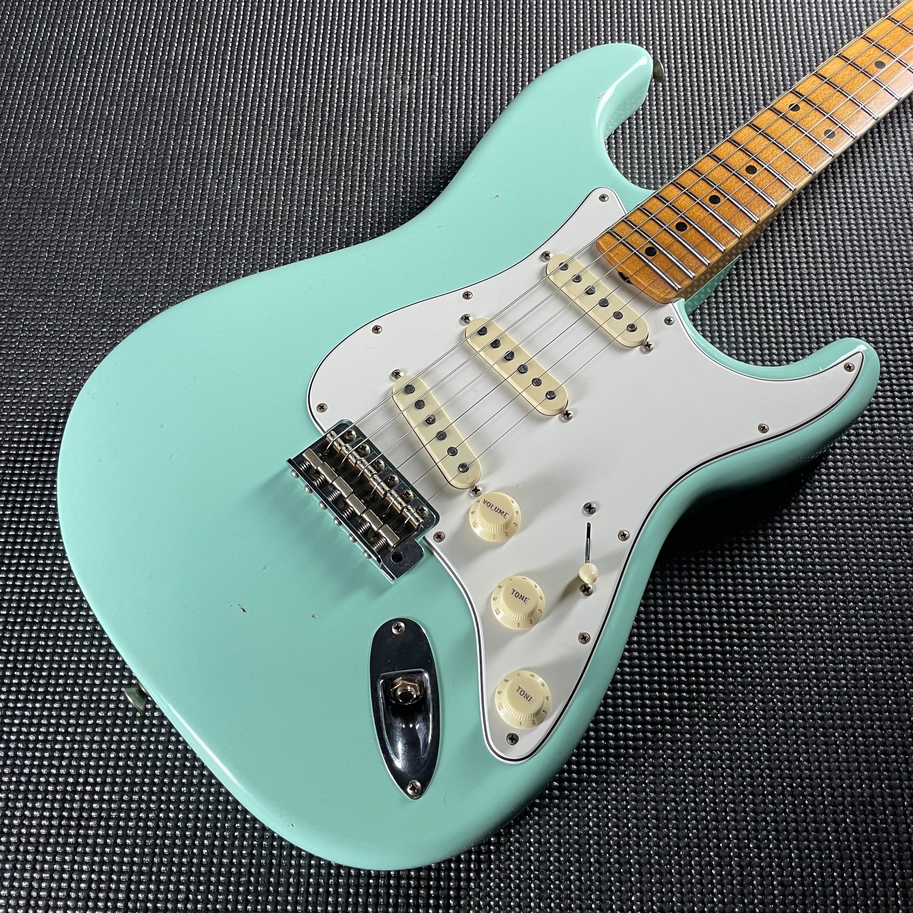 Fender Custom Shop Postmodern Strat, Journeyman Relic, Quartersawn Maple- Aged Surf Green (7lbs 13oz) - Metronome Music Inc.