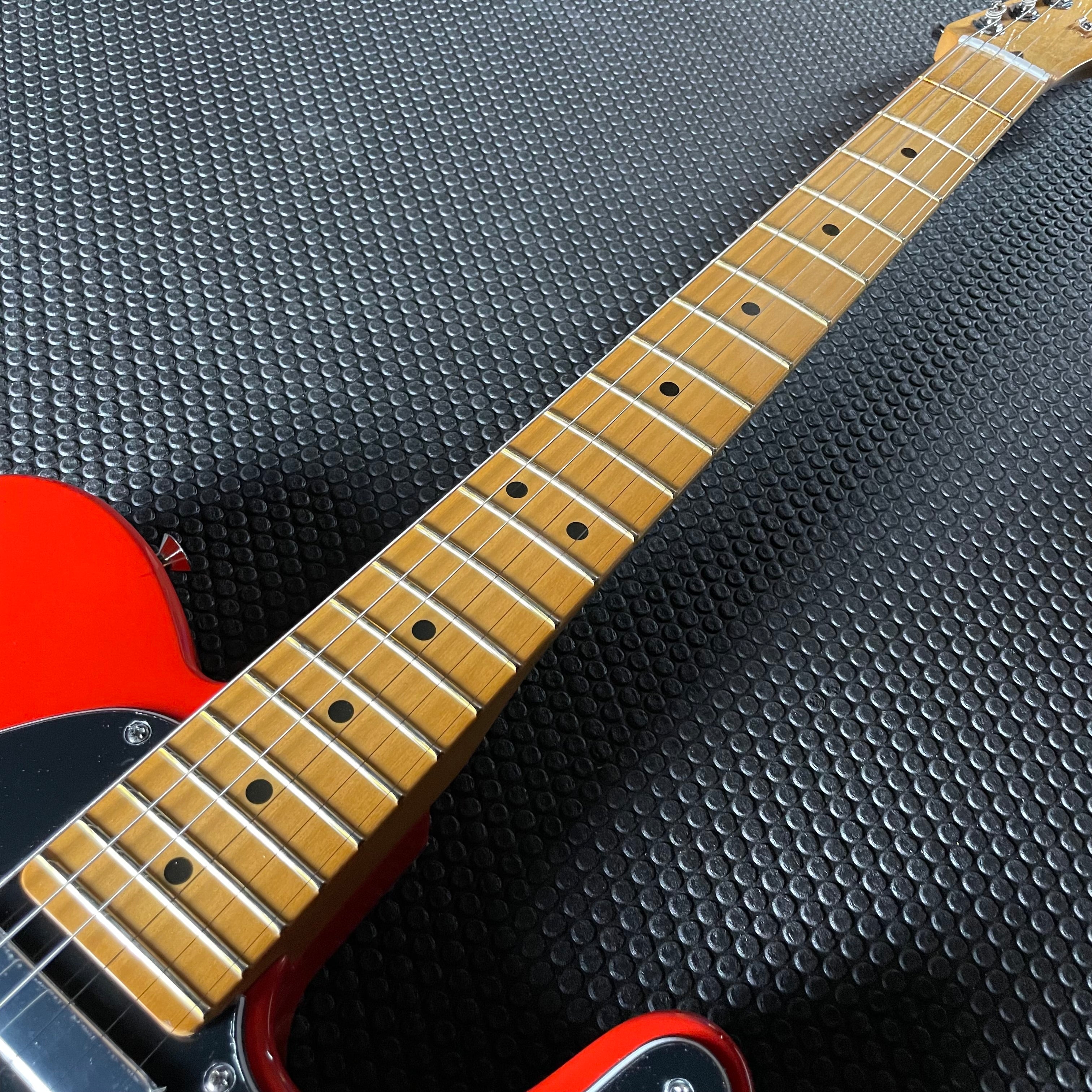 Fender Player II Telecaster, Maple- Coral Red (7lbs 6oz) - Metronome Music Inc.