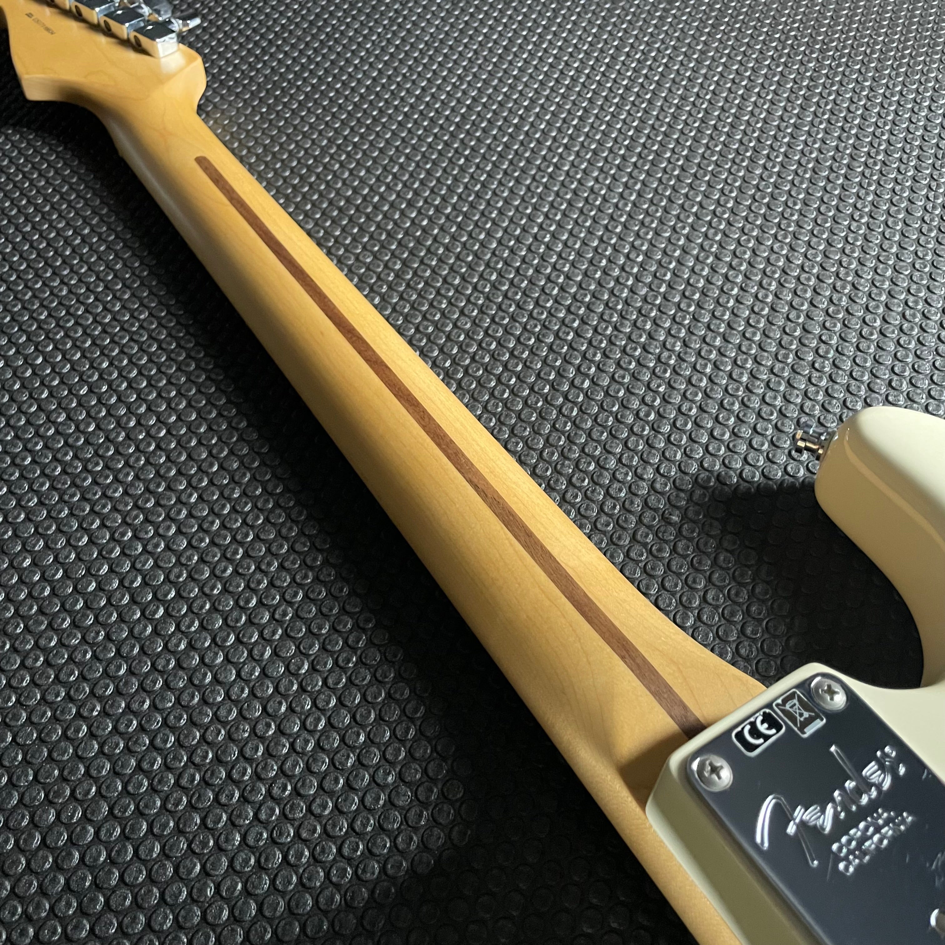 Fender American Pro Stratocaster w/OHSC- Olympic White (2017)