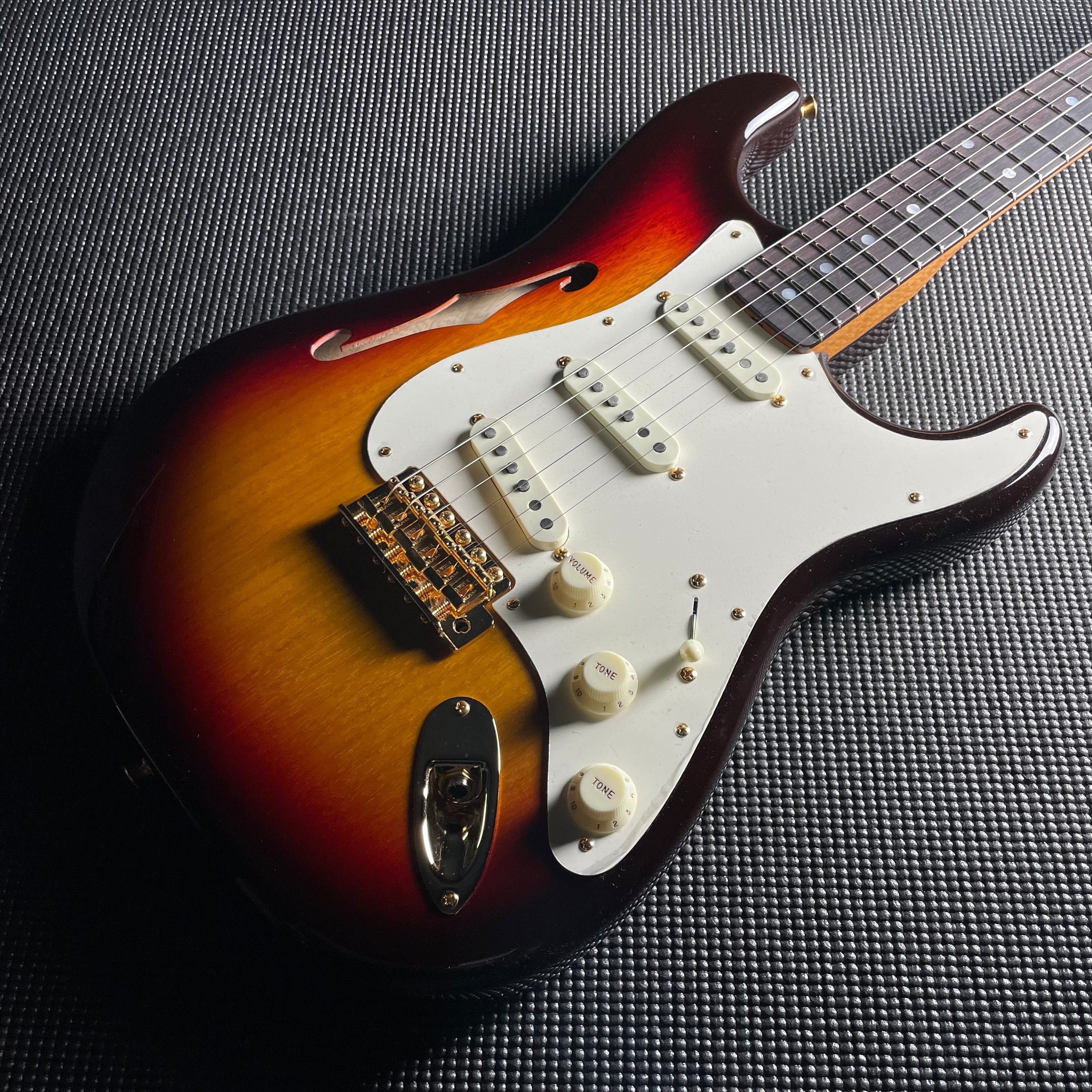 Fender Artisan Korina Stratocaster, Rosewood- Chocolate 3-Color Sunburst (7lbs 12oz) - Metronome Music Inc.