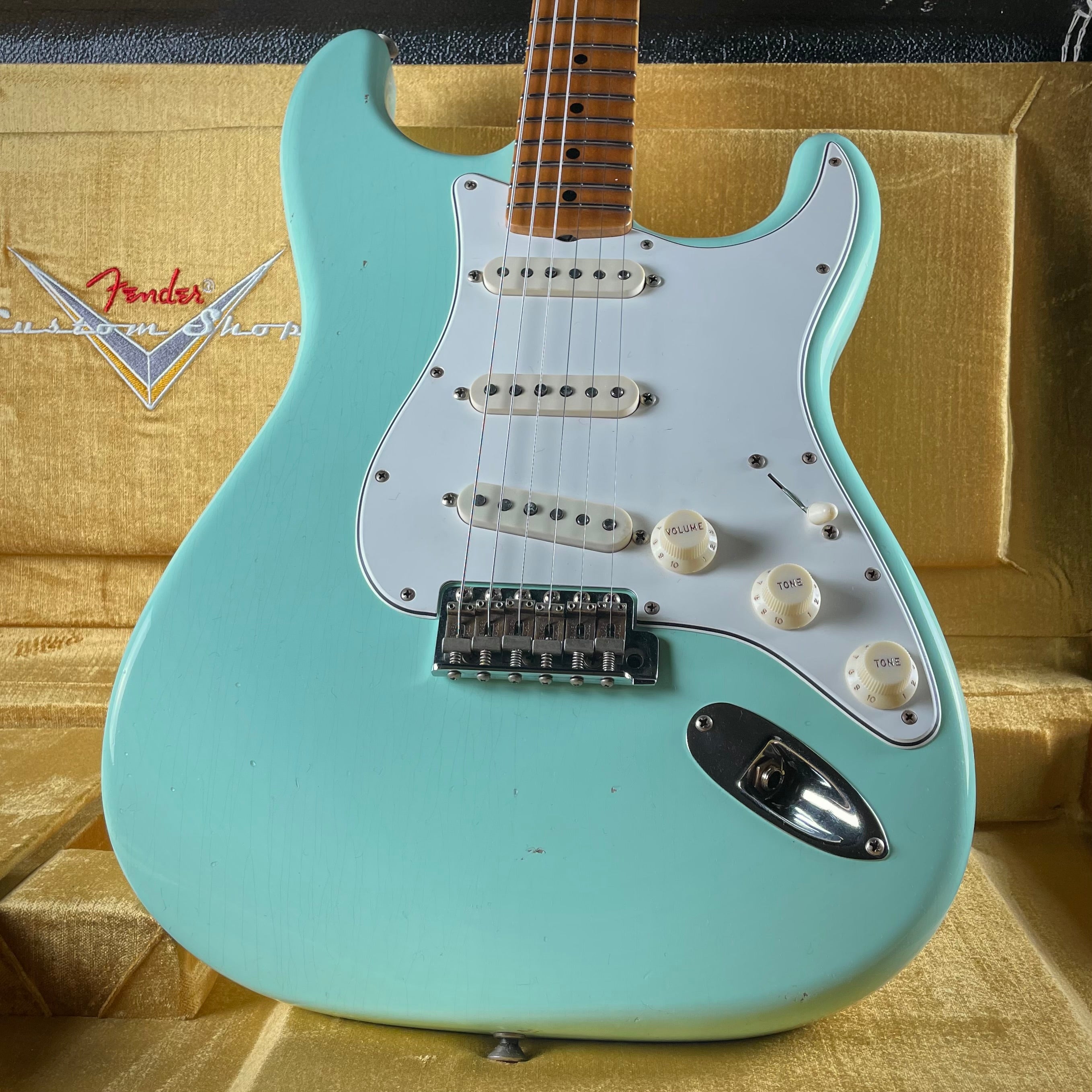 Fender Custom Shop Postmodern Strat, Journeyman Relic, Quartersawn Maple- Aged Surf Green (7lbs 13oz) - Metronome Music Inc.
