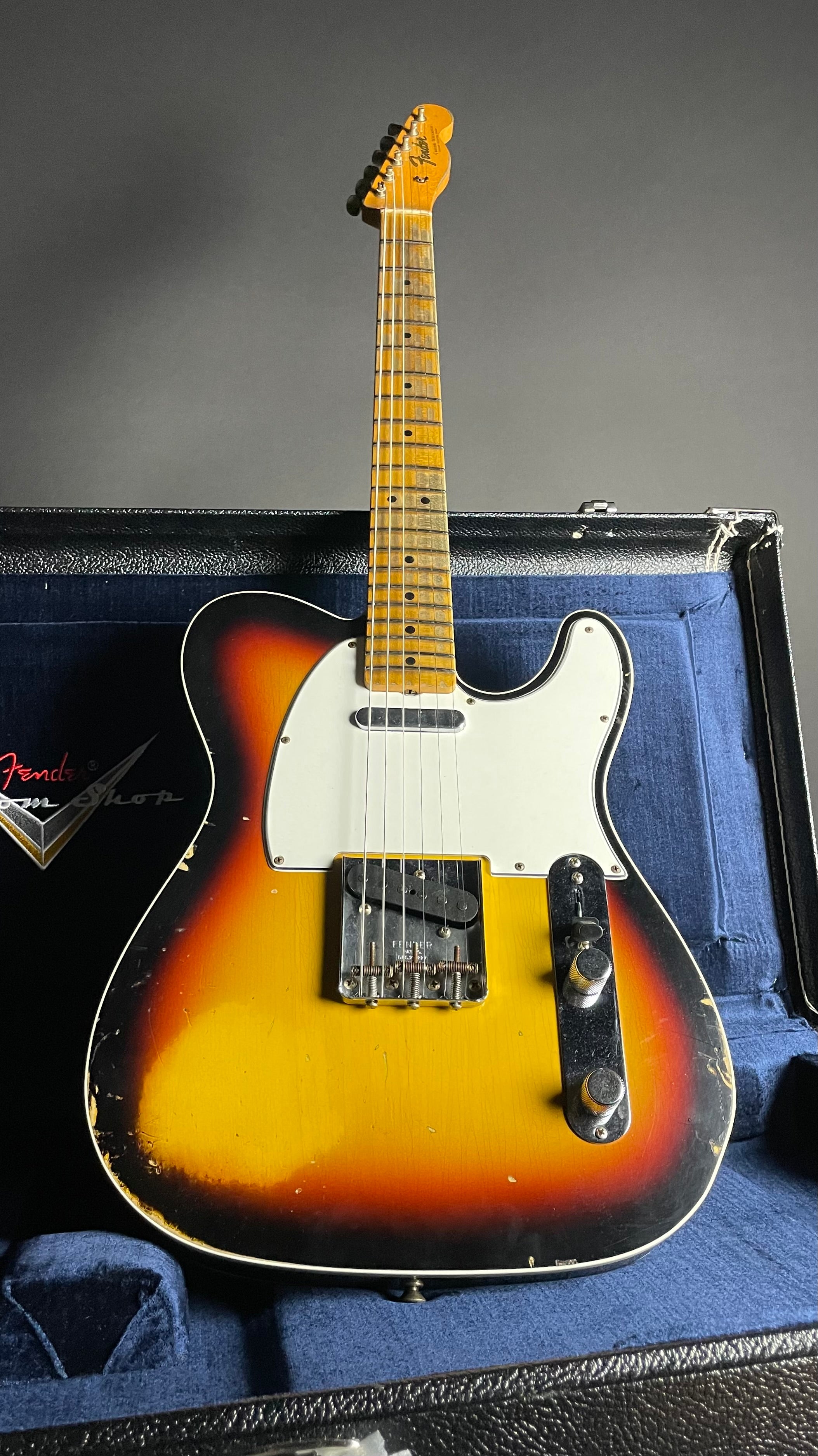 Fender Custom Shop 1965 Telecaster Custom, Heavy Relic- Faded 3-Color Sunburst (7lbs 8oz) - Metronome Music Inc.