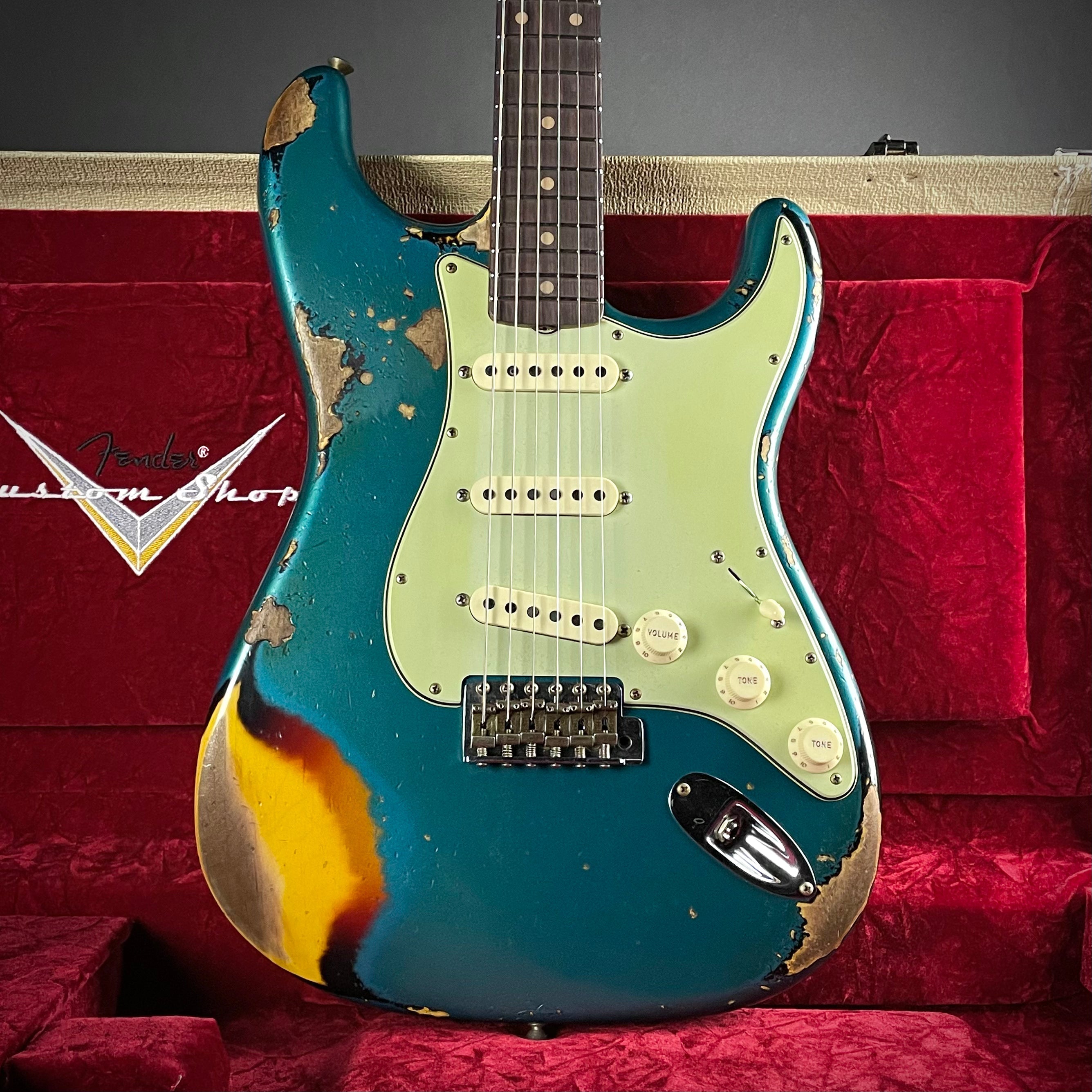 Fender Custom Shop 1961 Stratocaster, Heavy Relic- Aged Ocean Turquoise over 3-Tone Sunburst (7lbs 4oz) - Metronome Music Inc.