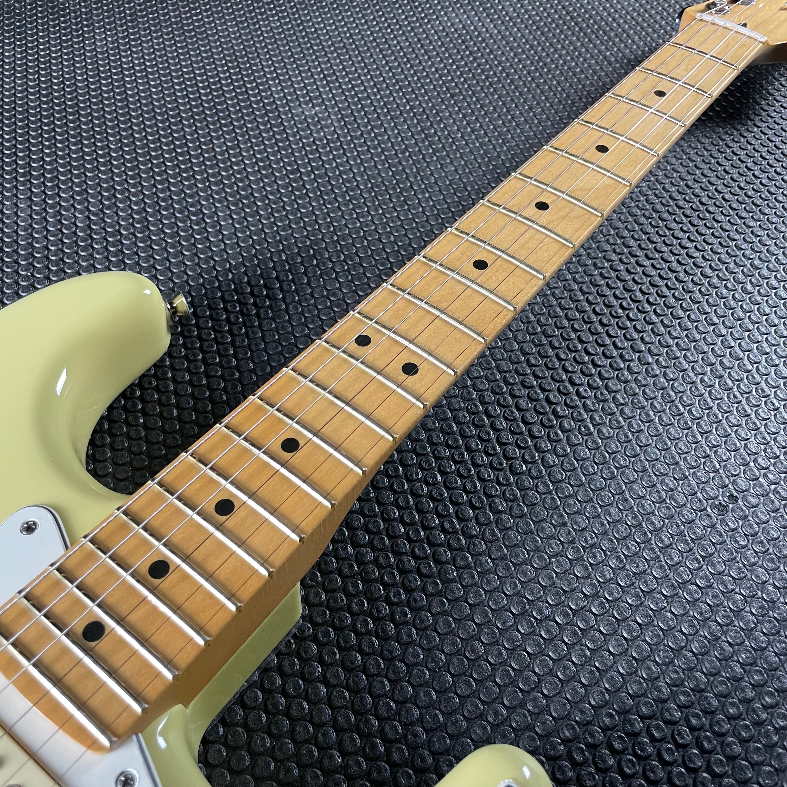 Fender Player II Stratocaster, Maple- Hialeah Yellow (7lbs 12oz) - Metronome Music Inc.