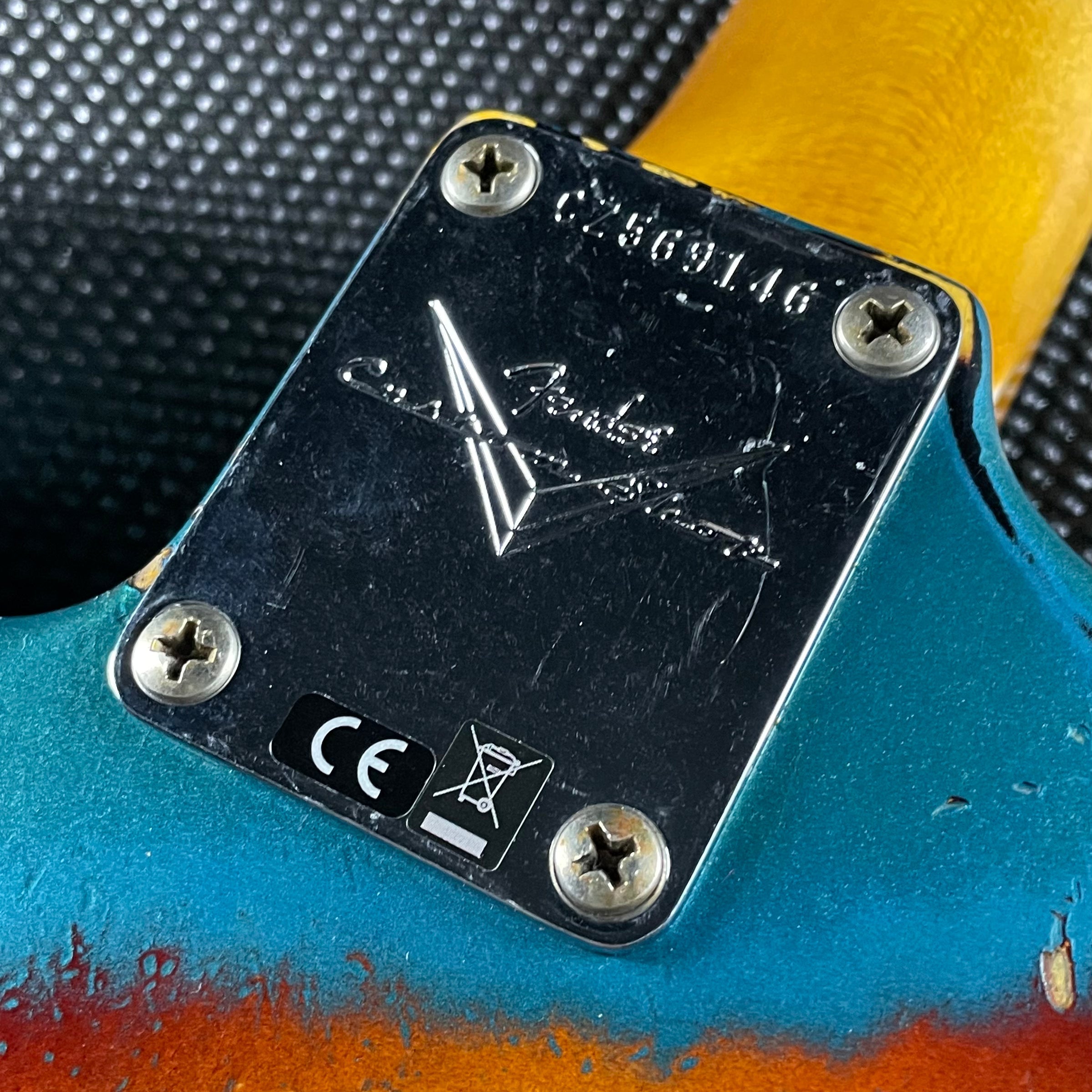 Fender Custom Shop 1961 Stratocaster, Heavy Relic- Aged Ocean Turquoise over 3-Tone Sunburst (7lbs 4oz) - Metronome Music Inc.