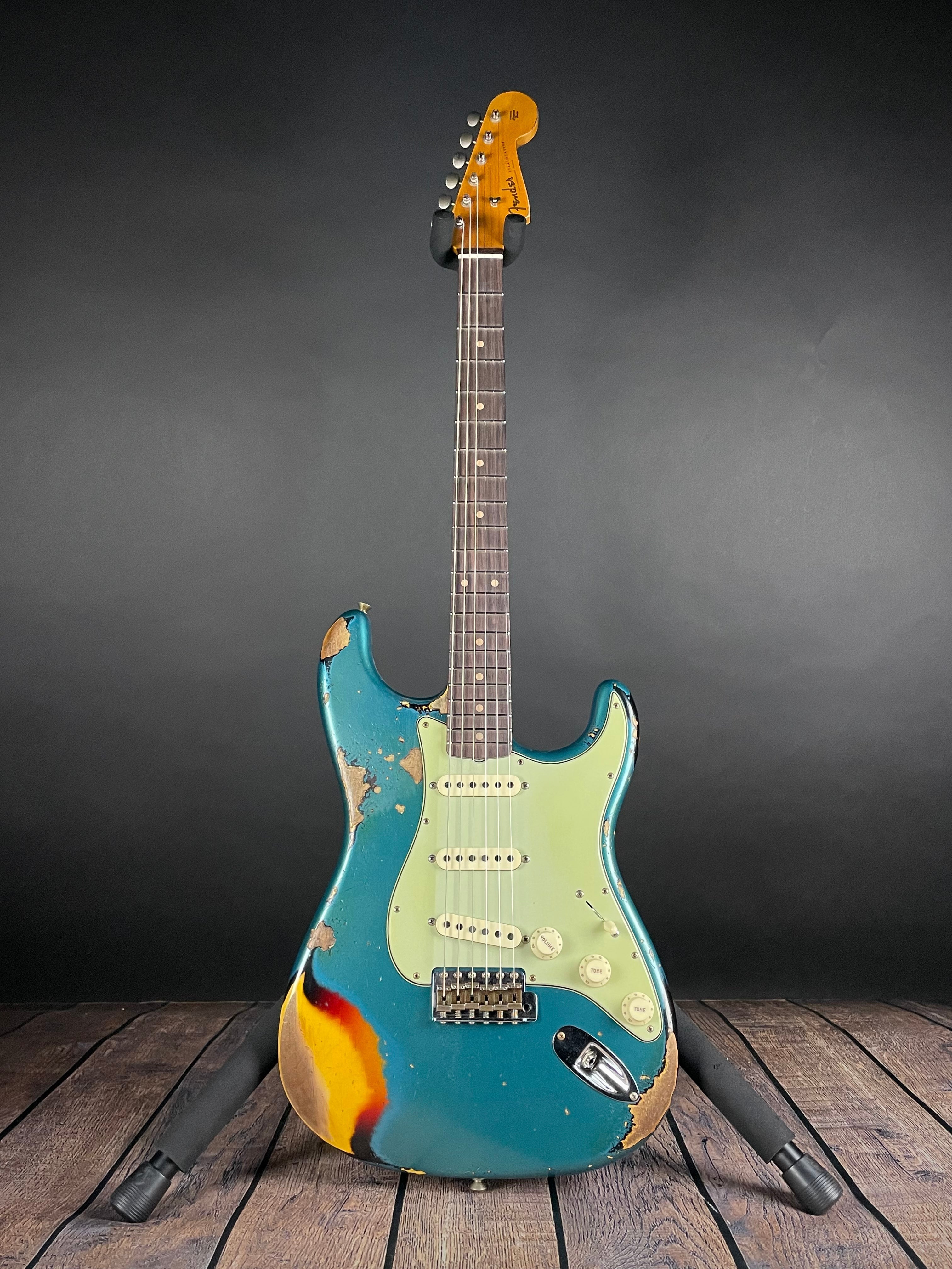 Fender Custom Shop 1961 Stratocaster, Heavy Relic- Aged Ocean Turquoise over 3-Tone Sunburst (7lbs 4oz) - Metronome Music Inc.