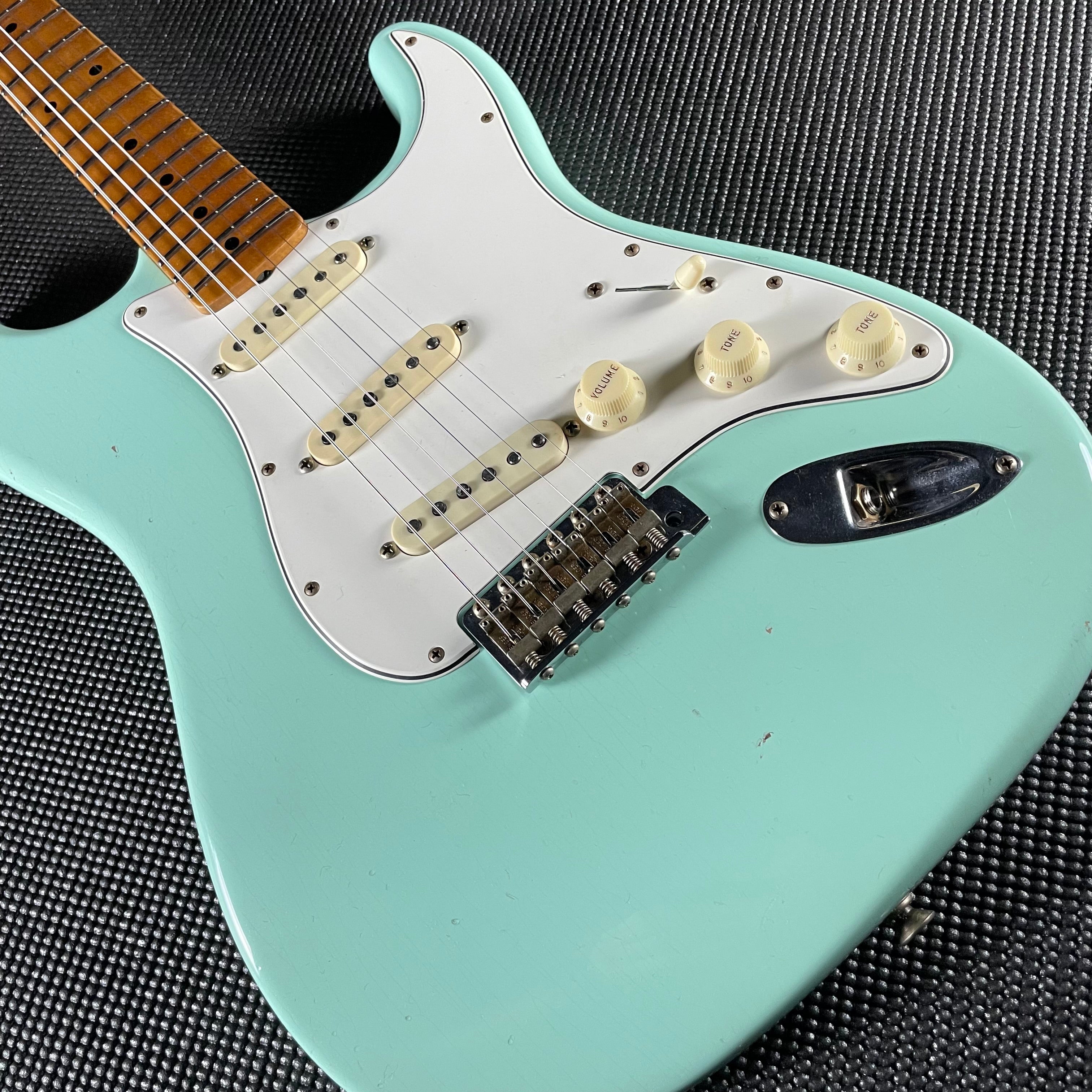 Fender Custom Shop Postmodern Strat, Journeyman Relic, Quartersawn Maple- Aged Surf Green (7lbs 13oz) - Metronome Music Inc.