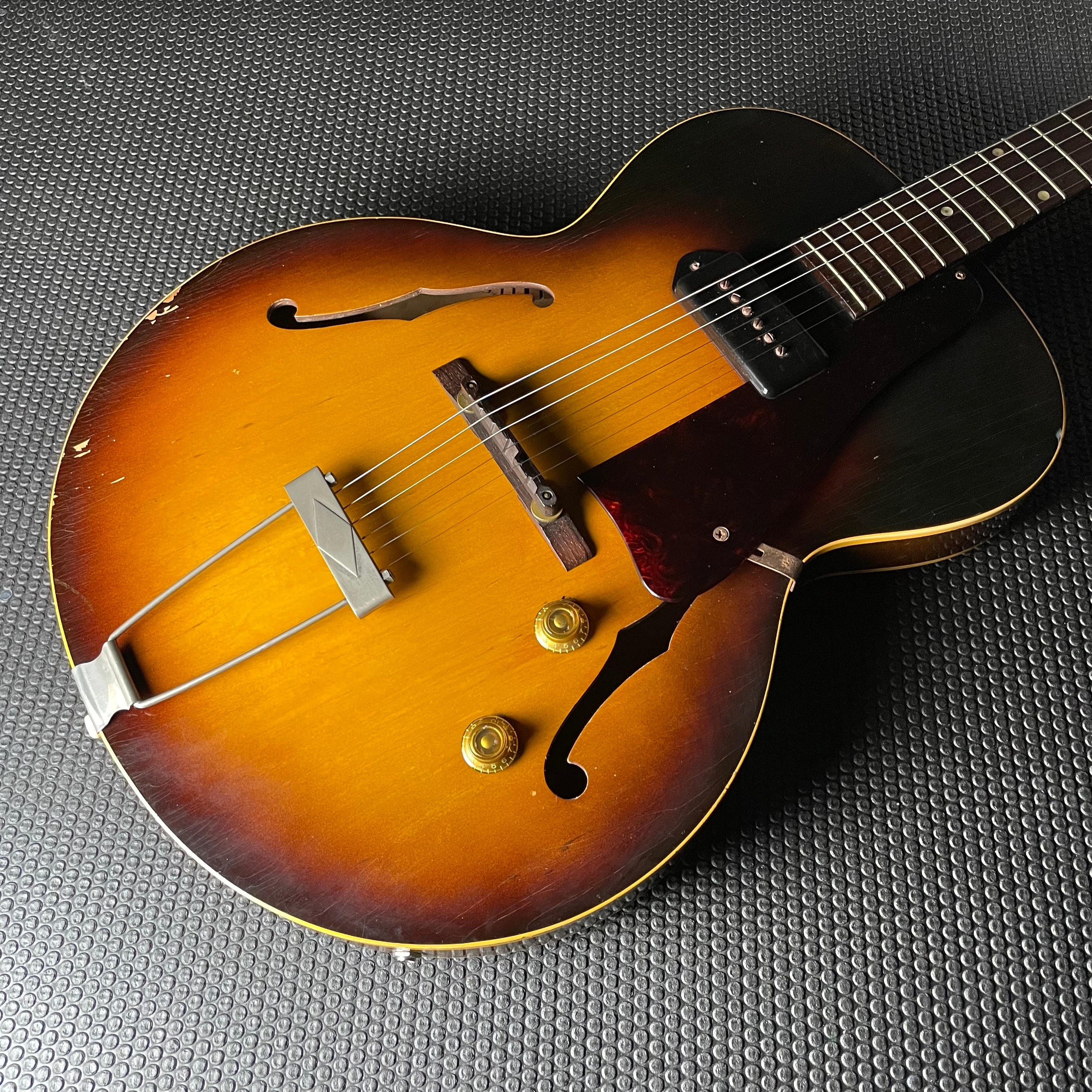 Gibson ES-125T Thinline, Hollow-Body (1957) - Metronome Music Inc.