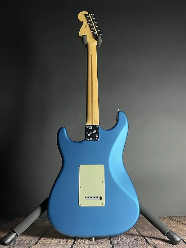 Fender American Performer Stratocaster, Maple- Satin Lake Placid Blue - Metronome Music Inc.