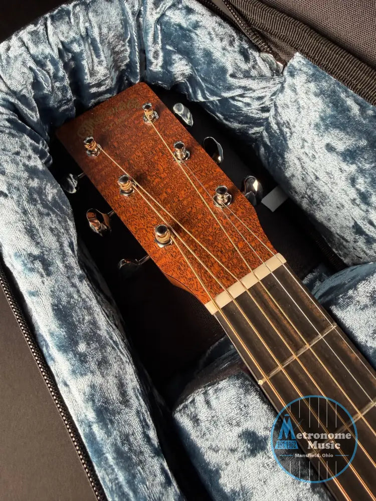 Martin 000 Jr E Jeff Tweedy w/Soft Case Dark Mahogany - Metronome Music Inc.