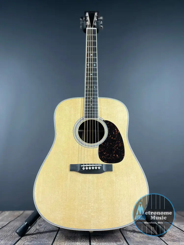 Martin D-35 Standard w/Hardshell Case - Natural (2025) - Metronome Music Inc.