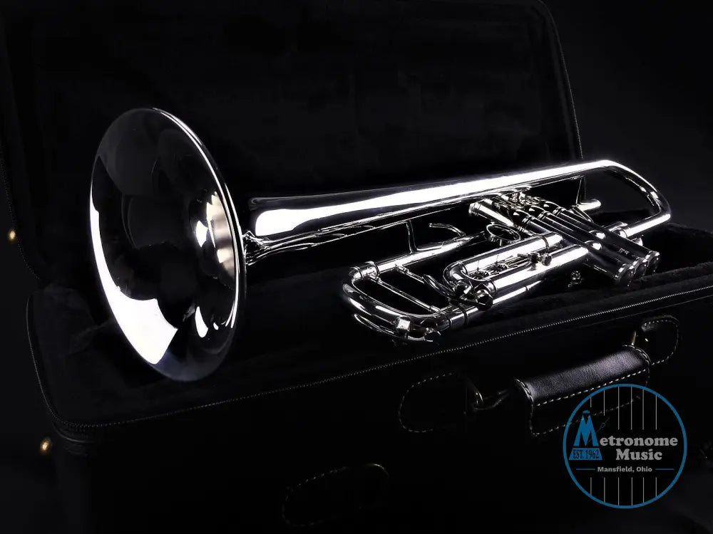 Yamaha YTR-8335IIS Xeno Bb Trumpet, Silver - Metronome Music Inc.