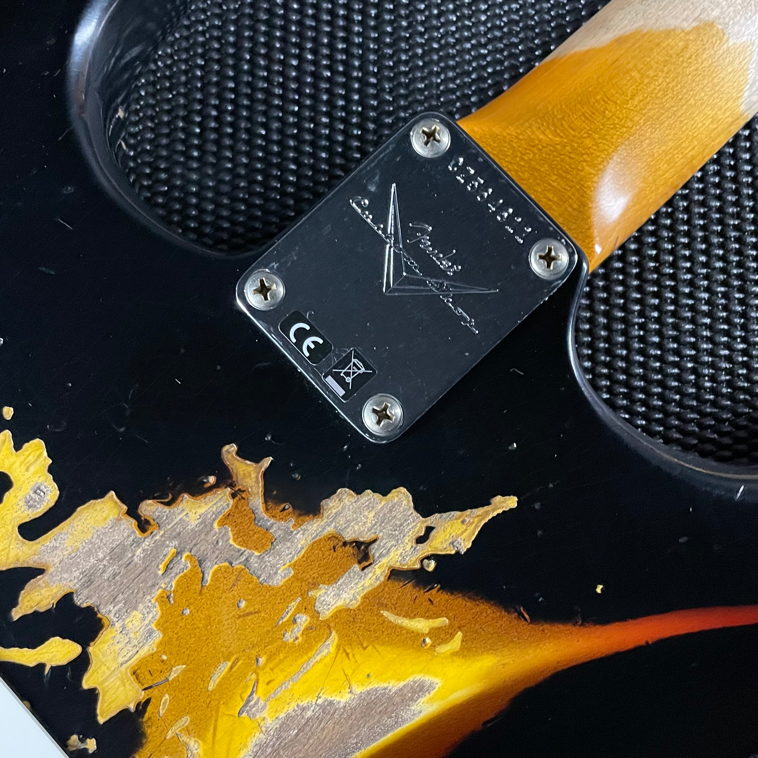 Fender Custom Shop 1960 Stratocaster, Heavy Relic- Aged Black over 3-Color Sunburst (7lbs 8oz) - Metronome Music Inc.