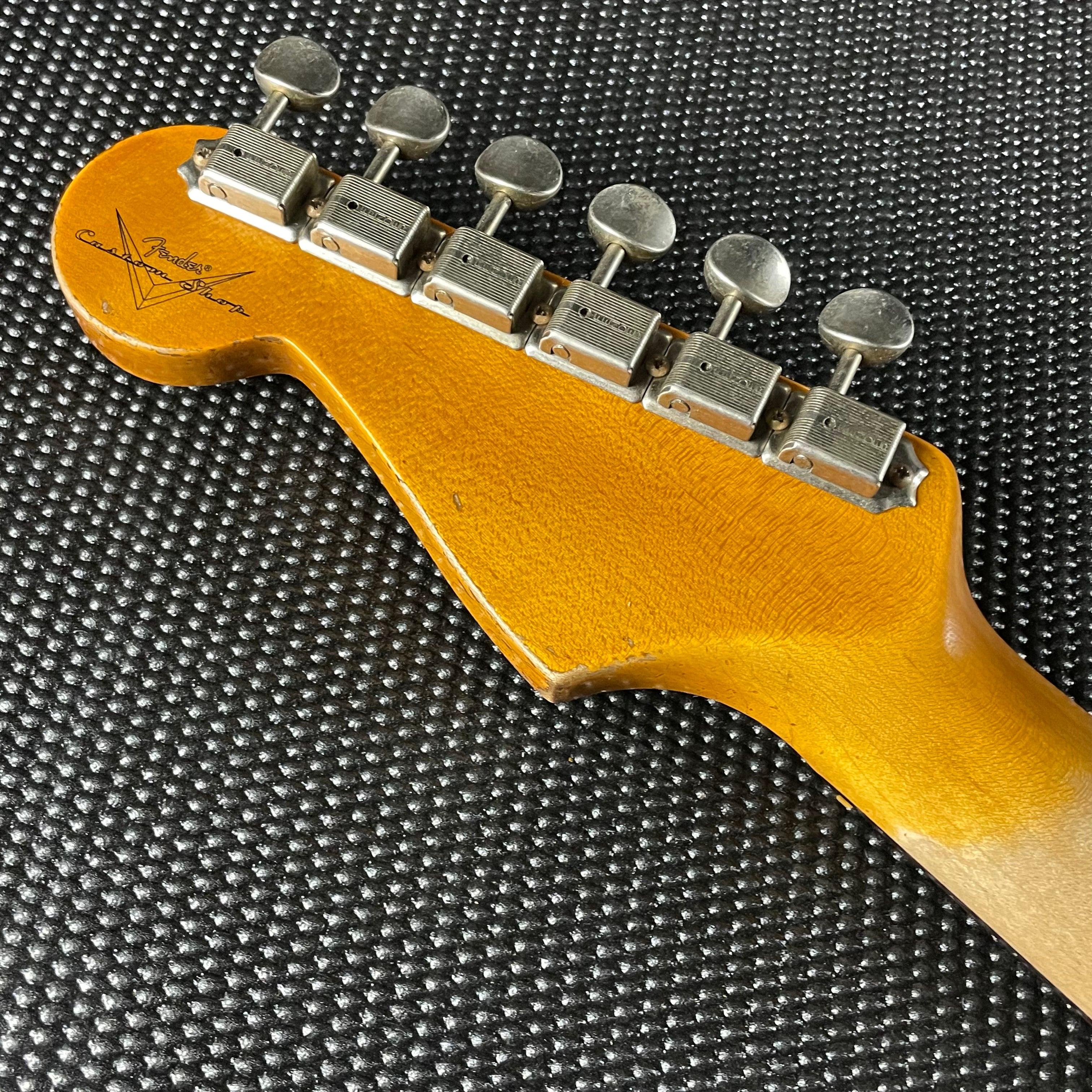 Fender Custom Shop 1960 Stratocaster, Heavy Relic- Aged Black over 3-Color Sunburst (7lbs 8oz) - Metronome Music Inc.