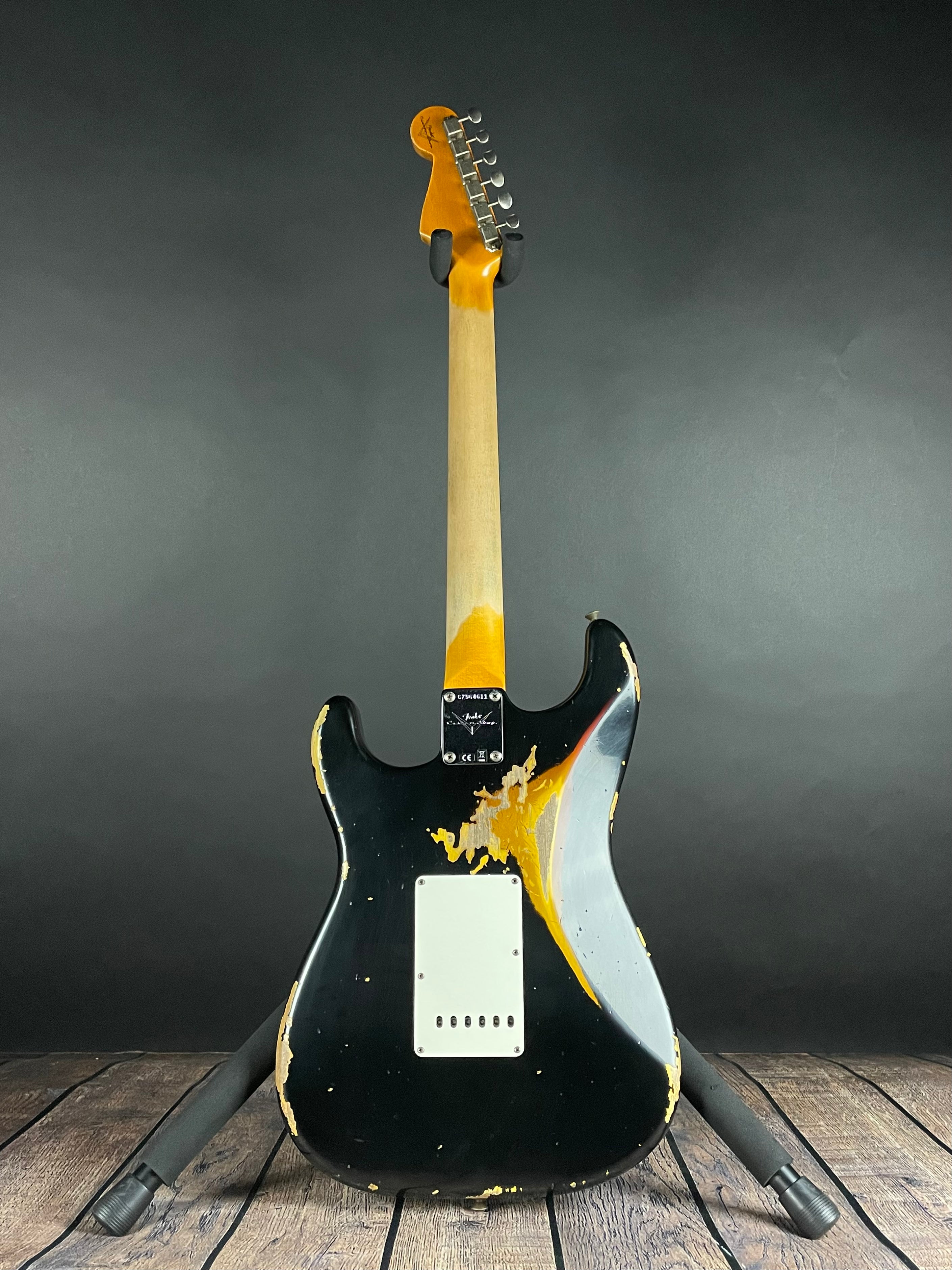 Fender Custom Shop 1960 Stratocaster, Heavy Relic- Aged Black over 3-Color Sunburst (7lbs 8oz) - Metronome Music Inc.