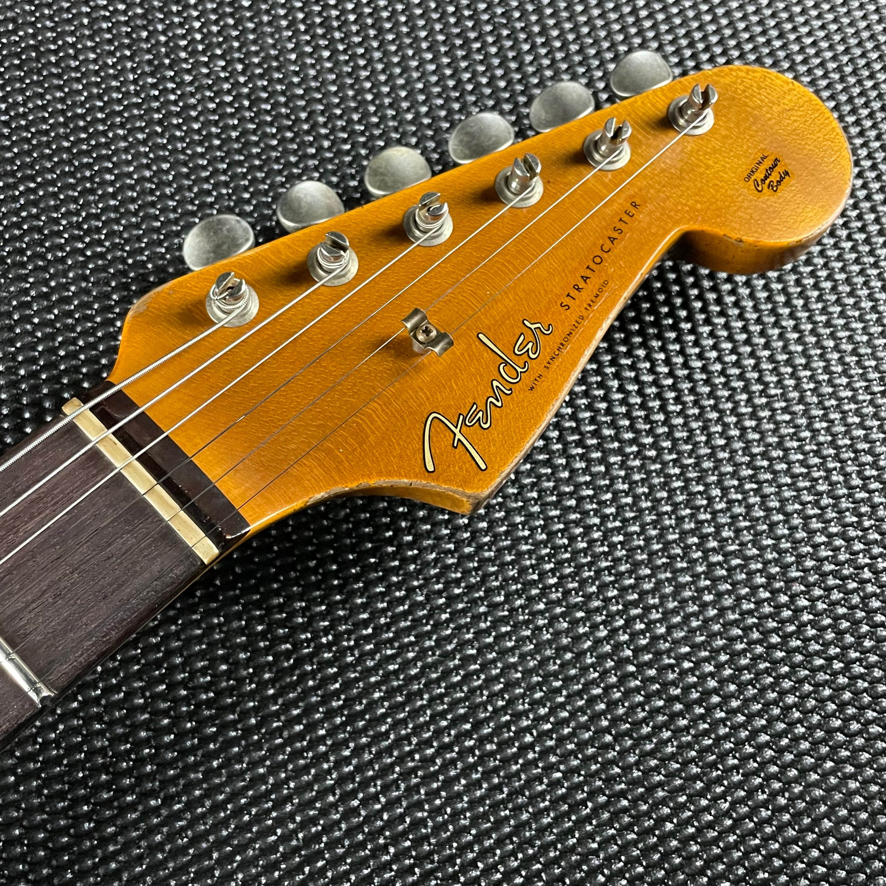 Fender Custom Shop 1960 Stratocaster, Heavy Relic- Aged Black over 3-Color Sunburst (7lbs 8oz) - Metronome Music Inc.